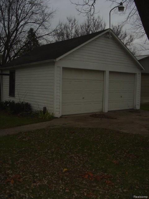 10335 North Holly Road Holly, MI 48442 - Photo 4 of 19 TWO CAR GARAGE
