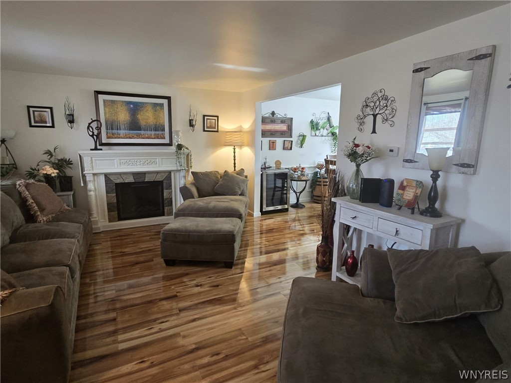 465 Rowley Road Cheektowaga, NY 14043 - Photo 4 of 25 Living room