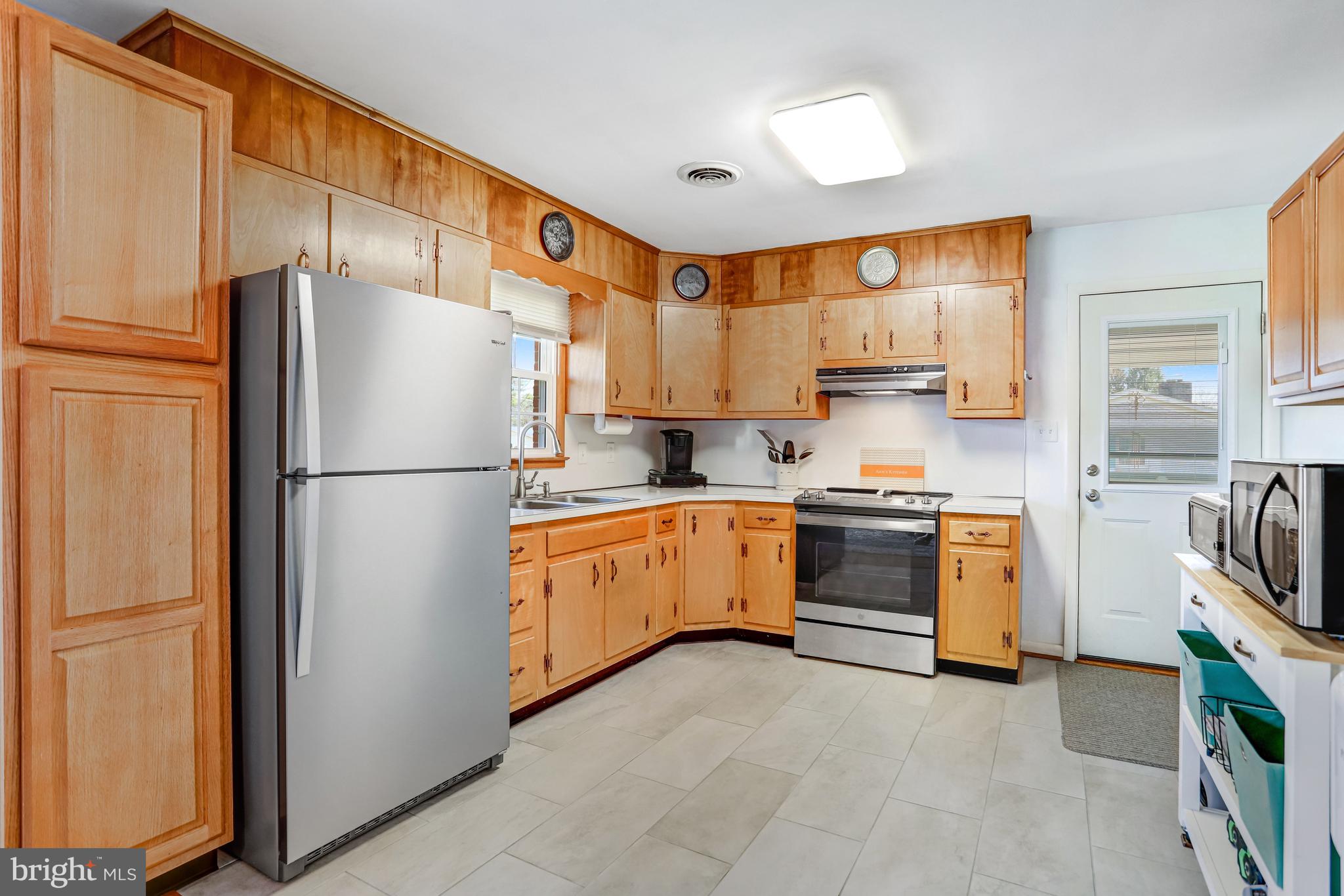7951 Yellow Springs Road Frederick, MD 21702 - Photo 4 of 22 a kitchen with stainless steel appliances a refrigerator sink and cabinets