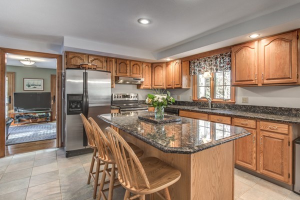 9 Carmichael Way Groton, MA 01450 - Photo 8 of 28 Gallery Image 8