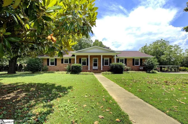 $448,000 | 202 Ridgecrest Court, Simpsonville, SC 29680