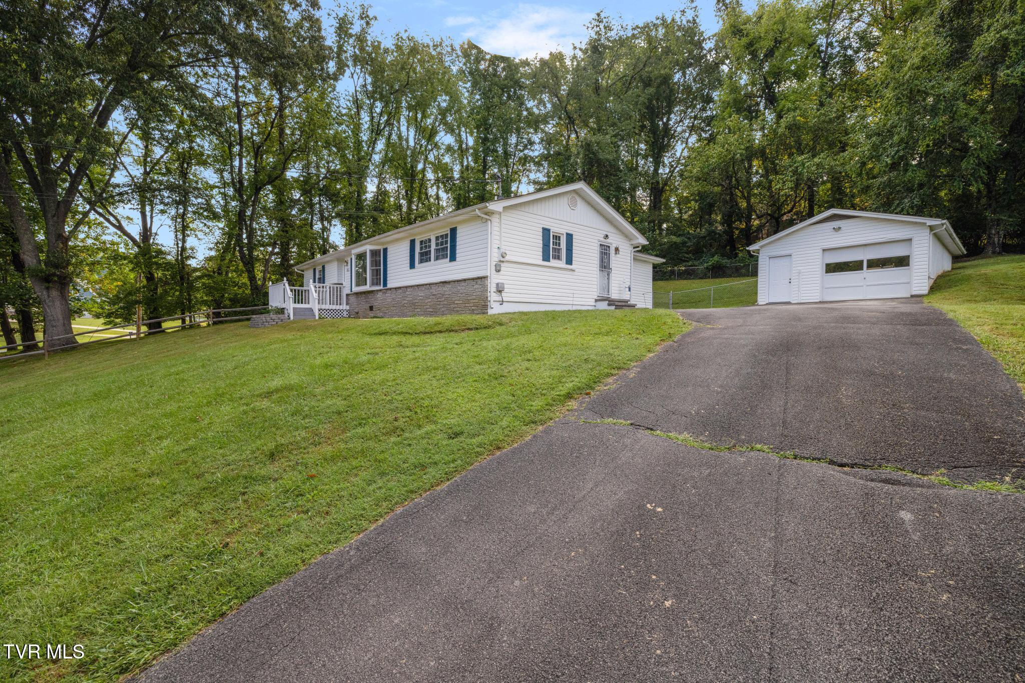 702 Jordan Road Elizabethton, TN 37643 - Photo 42 of 42 IMG_8702