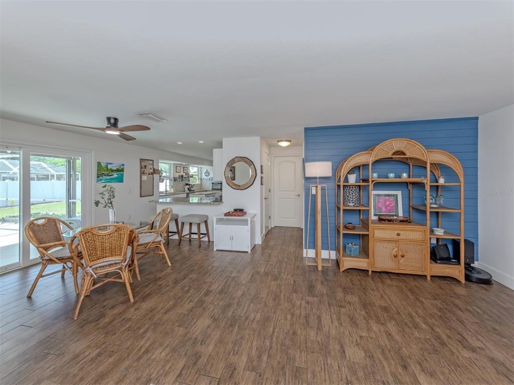 381 Falkland Road Venice, FL 34293 - Photo 8 of 41