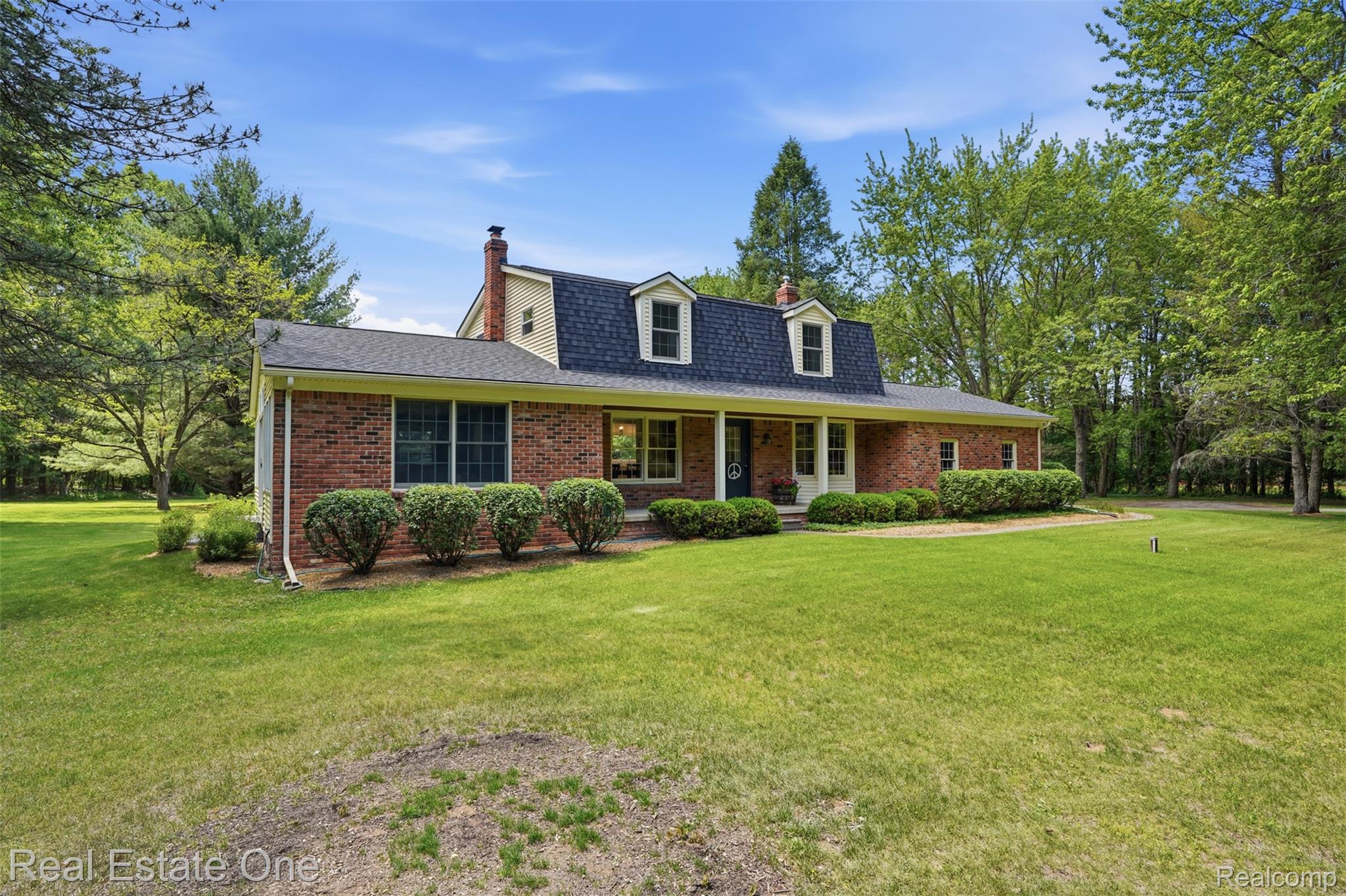 1765 Rowe Road Milford, MI 48380 - Photo 2 of 61 Front house