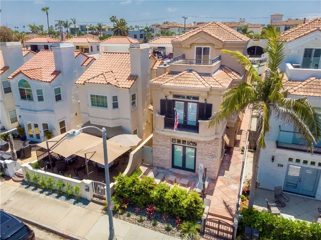 $2,495,000 | 316 6th Street, Huntington Beach, CA 92648