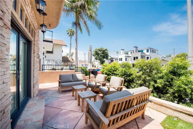$2,495,000 | 316 6th Street, Huntington Beach, CA 92648