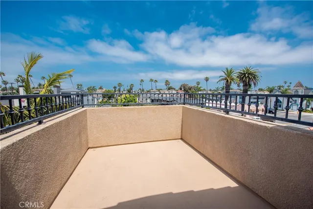 $2,495,000 | 316 6th Street, Huntington Beach, CA 92648