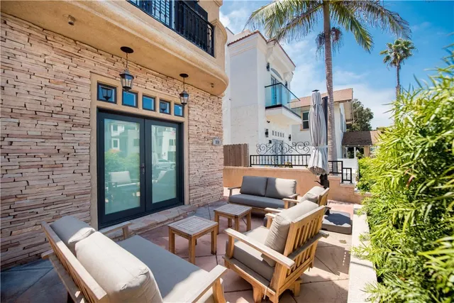 $2,495,000 | 316 6th Street, Huntington Beach, CA 92648