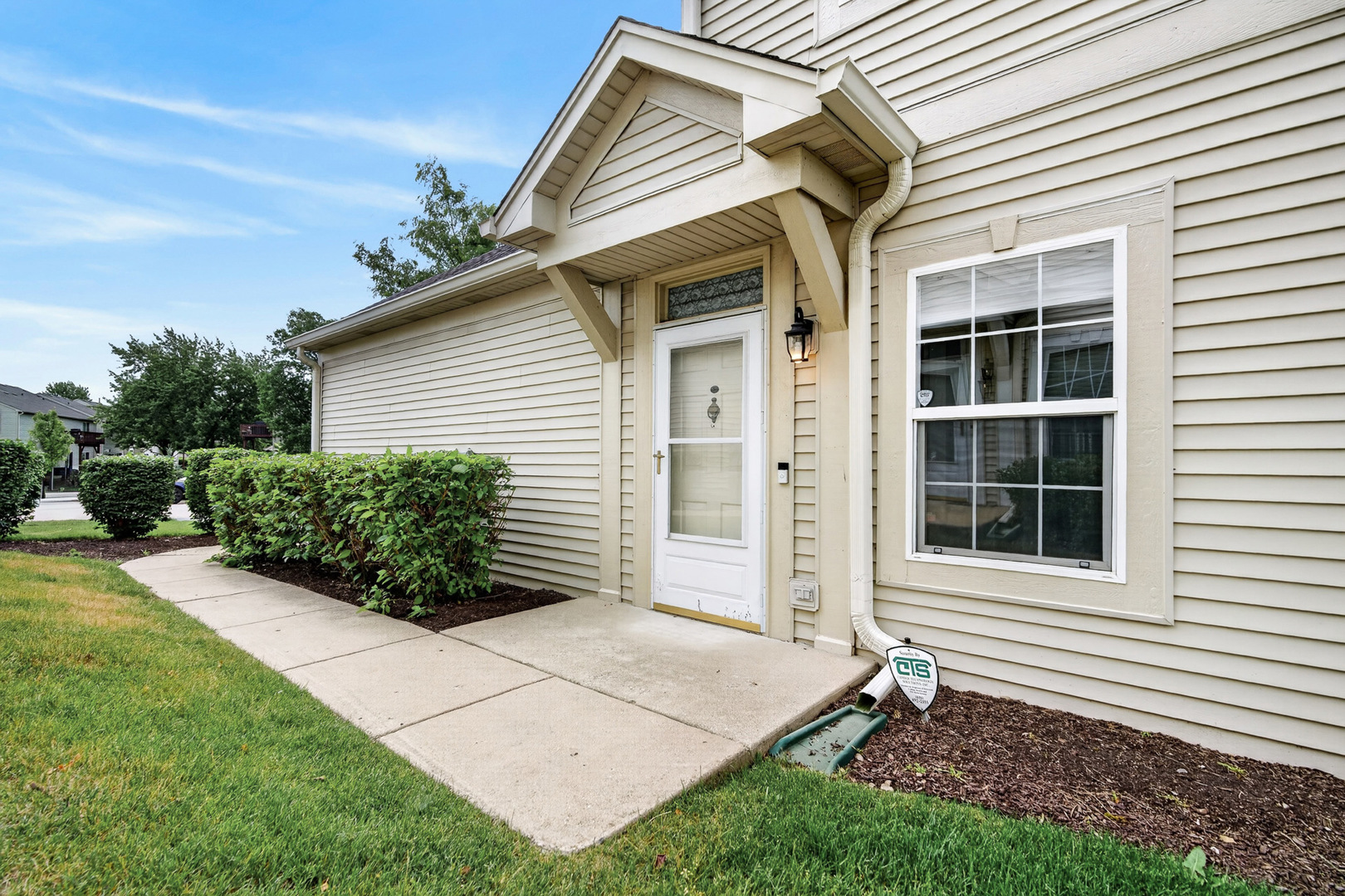 1933 Misty Ridge Lane Aurora, IL 60503 - Photo 2 of 23