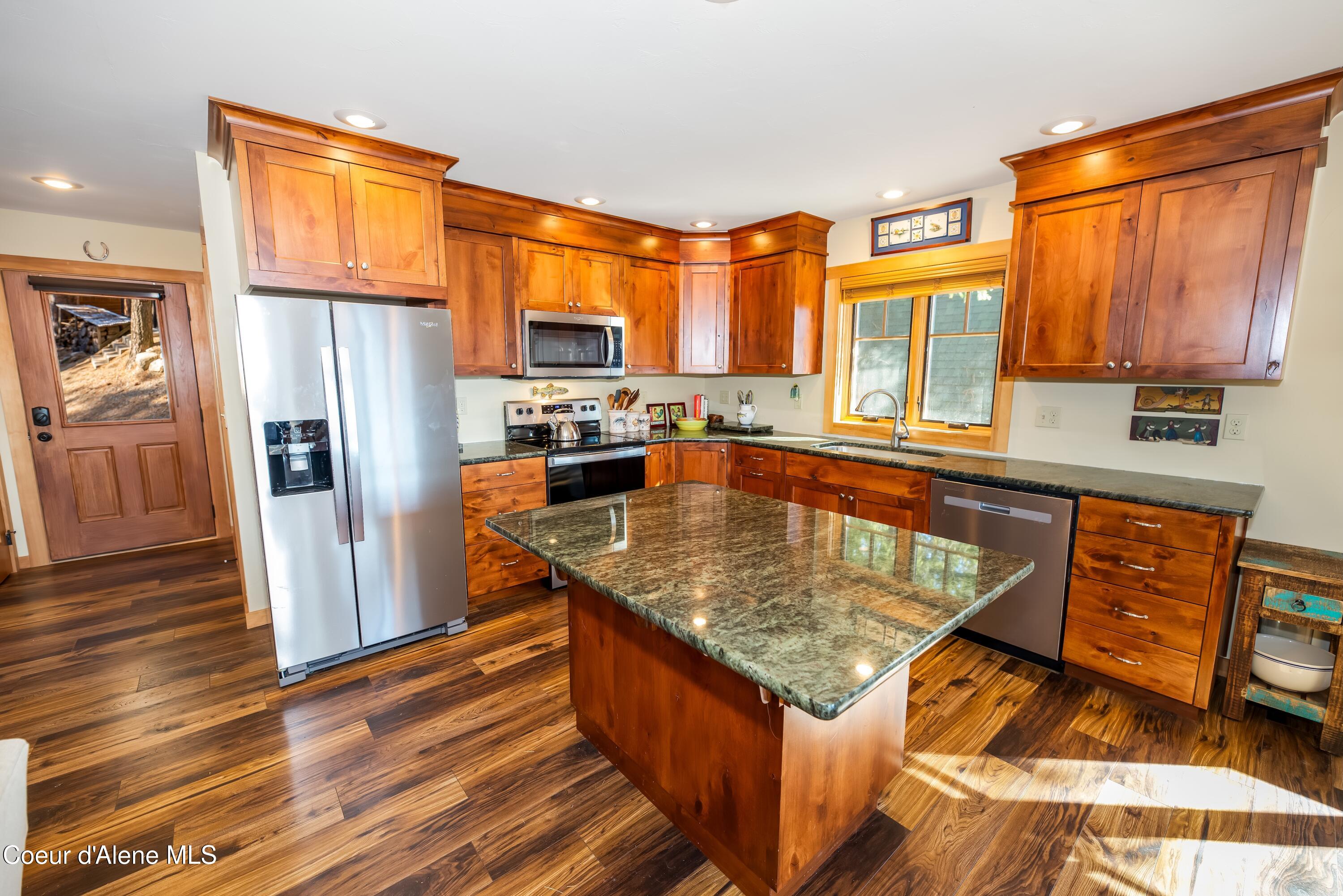 308 Powerline Road Coolin, ID 83821 - Photo 20 of 40 Kitchen