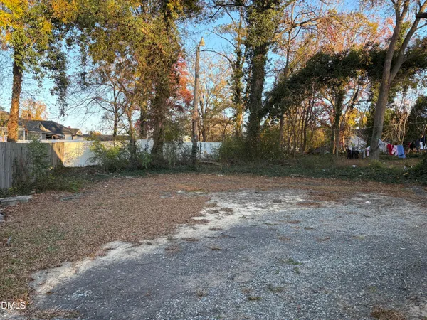 a view of a yard with a tree