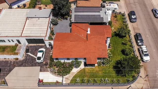 a view of the patio with table and chairs potted plants