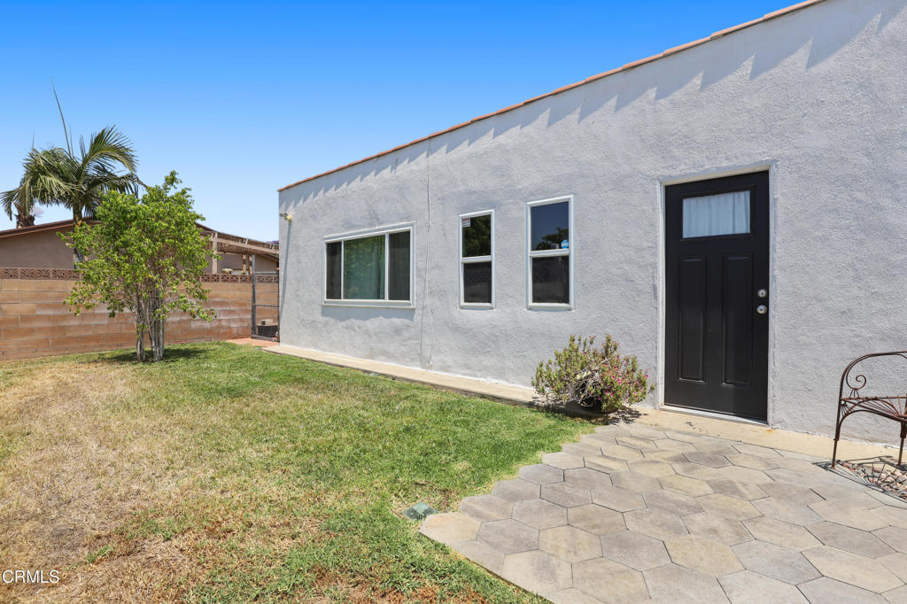 300 C Street Fillmore, CA 93015 - Photo 30 of 41 a front view of a house with garden