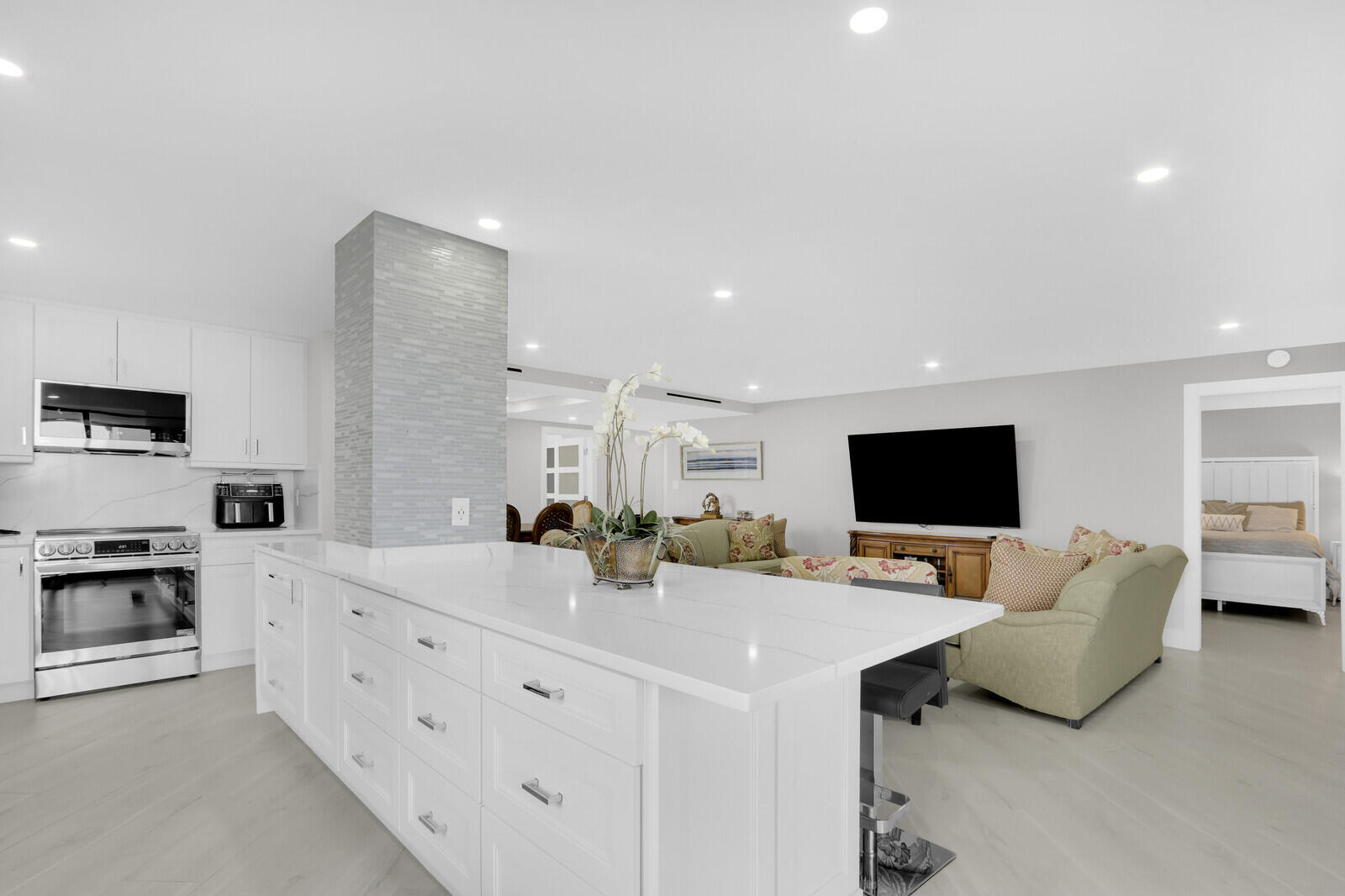 5380 North Ocean Drive, Unit 9A Singer Island, FL 33404 - Photo 13 of 38 13_Image_13_mls