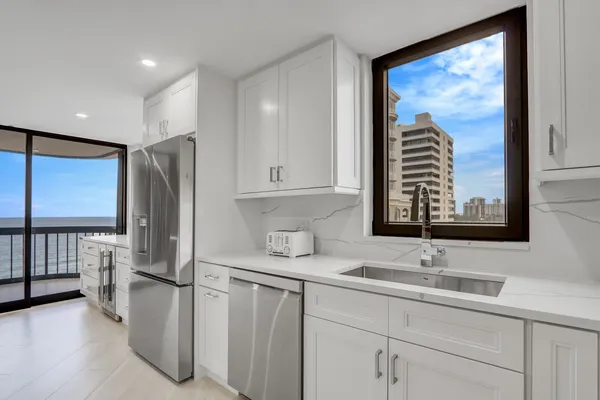 $6,500 | 5380 North Ocean Drive, Unit 9A, Singer Island, FL 33404