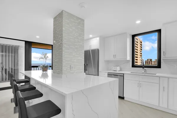 $6,500 | 5380 North Ocean Drive, Unit 9A, Singer Island, FL 33404