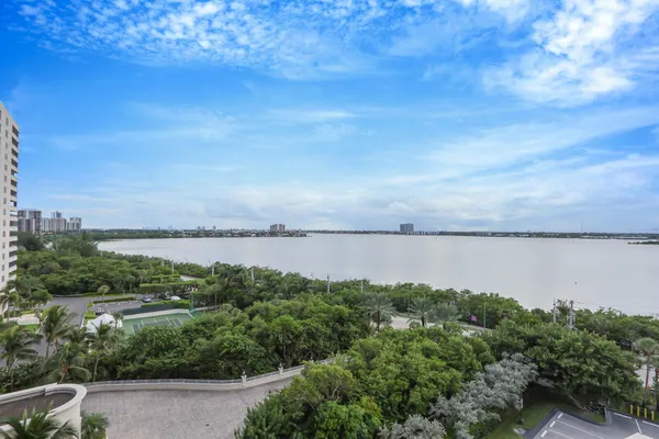 $6,500 | 5380 North Ocean Drive, Unit 9A, Singer Island, FL 33404