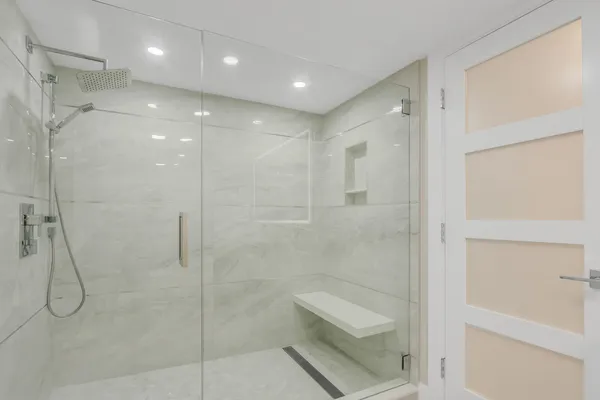 $6,500 | 5380 North Ocean Drive, Unit 9A, Singer Island, FL 33404