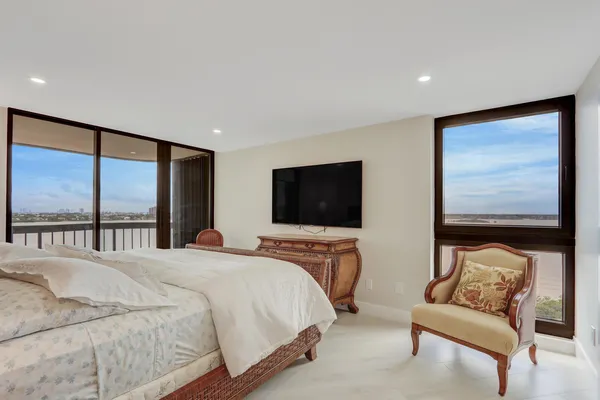 $6,500 | 5380 North Ocean Drive, Unit 9A, Singer Island, FL 33404