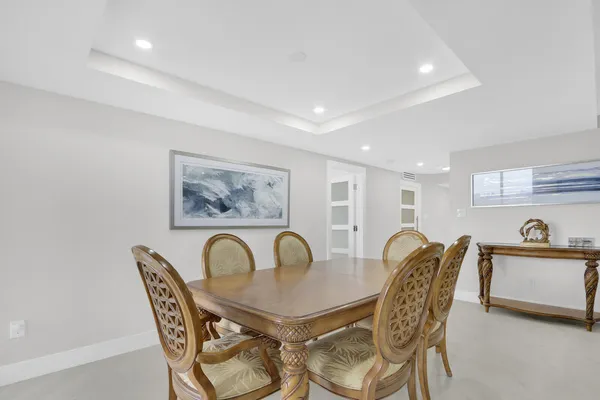 $6,500 | 5380 North Ocean Drive, Unit 9A, Singer Island, FL 33404