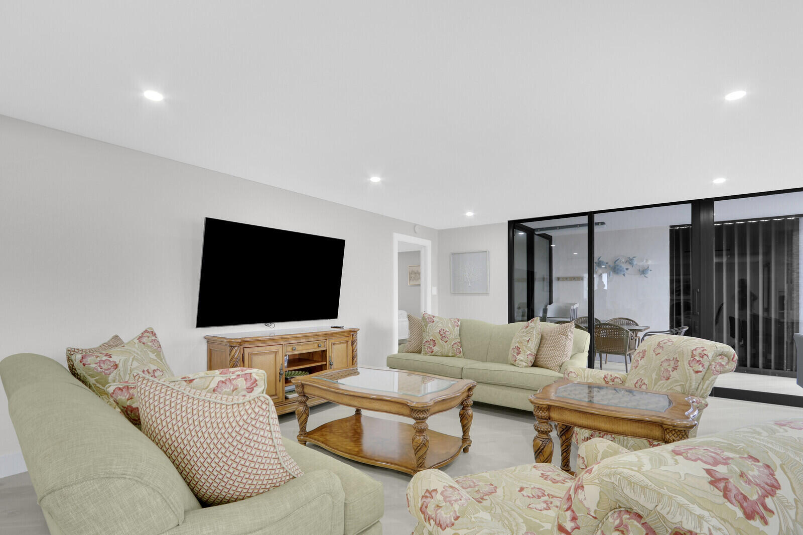 5380 North Ocean Drive, Unit 9A Singer Island, FL 33404 - Photo 6 of 38 06_Image_6_mls