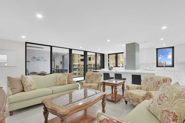 $6,500 | 5380 North Ocean Drive, Unit 9A, Singer Island, FL 33404