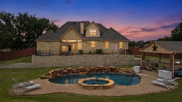 $725,000 | 1704 Texas Drive, Glen Rose, TX 76043