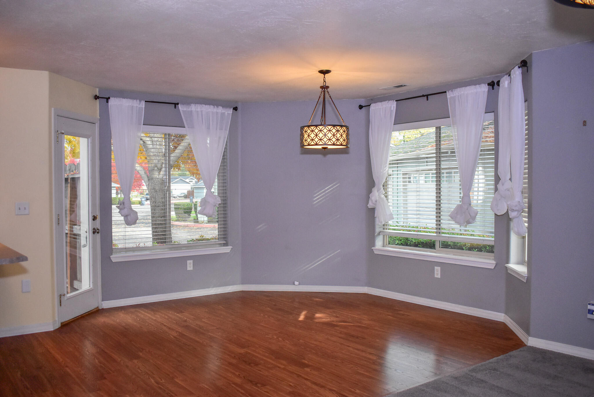 3015 Merriman Road, Unit 8 Medford, OR 97501 - Photo 4 of 24 Roomy Dining