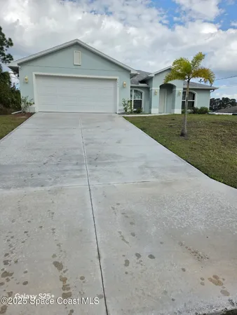 a view of a yard in front of a house