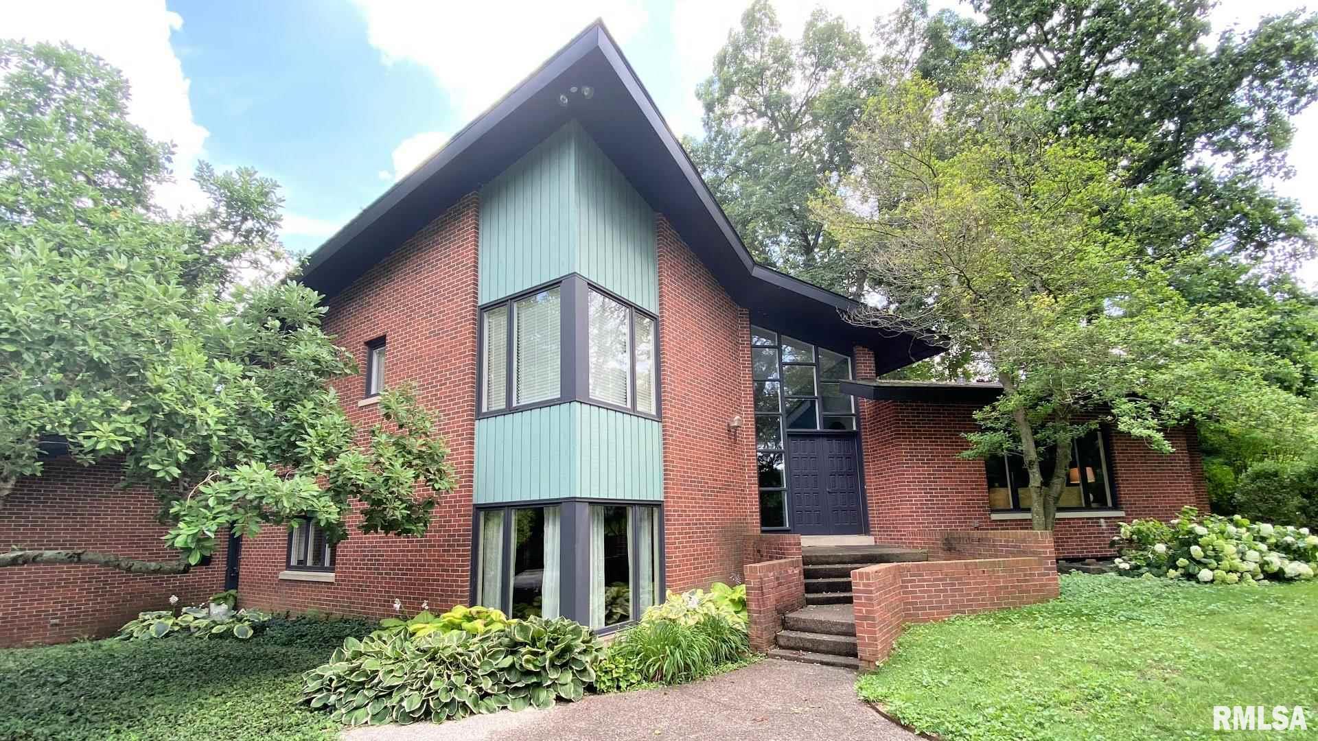 1860 West Laurel Street Springfield, IL 62704 - Photo 1 of 27 Gallery Image 1