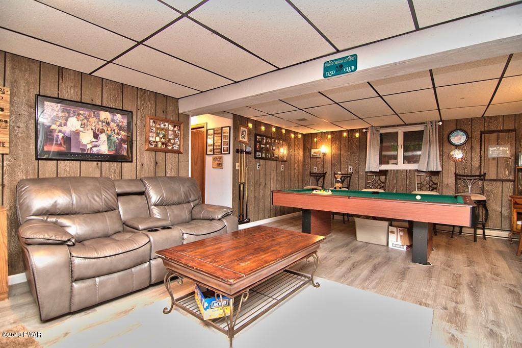 2019 Roamingwood Road Lake Ariel, PA 18436 - Photo 27 of 52 Large family room