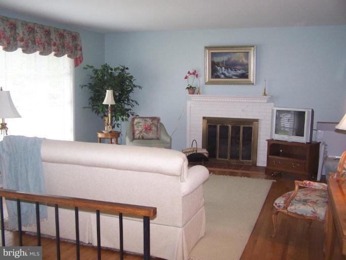 525 Gladhill Road Odenton, MD 21113 - Photo 10 of 26 Living Room