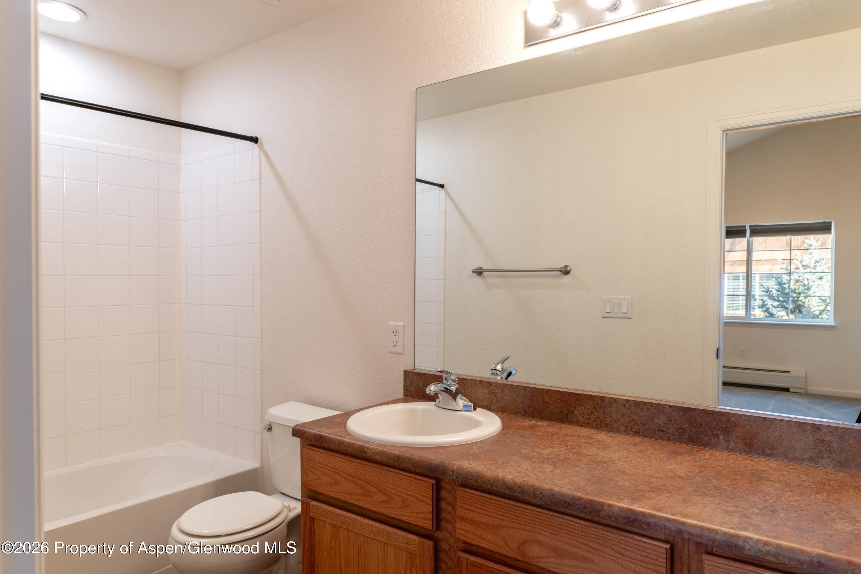 633 River View Drive, Unit 1008 New Castle, CO 81647 - Photo 10 of 15 Primary Bath