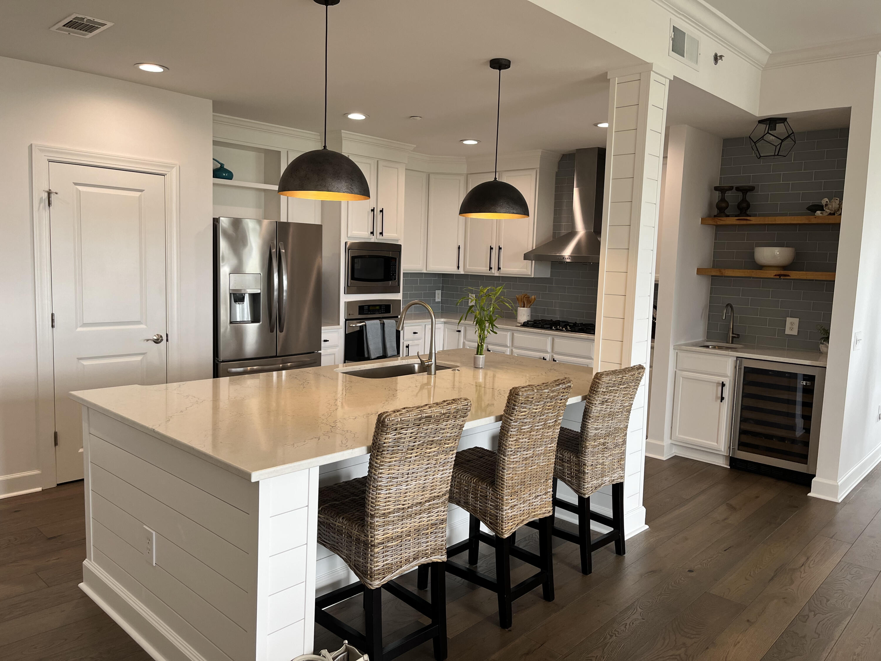 145 Pier View Street, Unit 405 Charleston, SC 29492 - Photo 2 of 18 KITCHEN