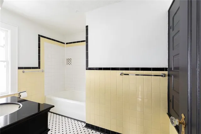 $199,000 | 3633 Midland Avenue, Syracuse, NY 13205