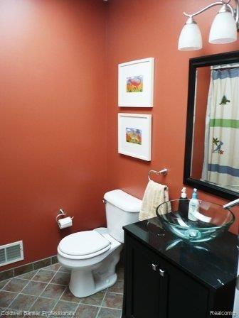 8958 Onandaga Road Clarkston, MI 48348 - Photo 15 of 22 Main Bathroom