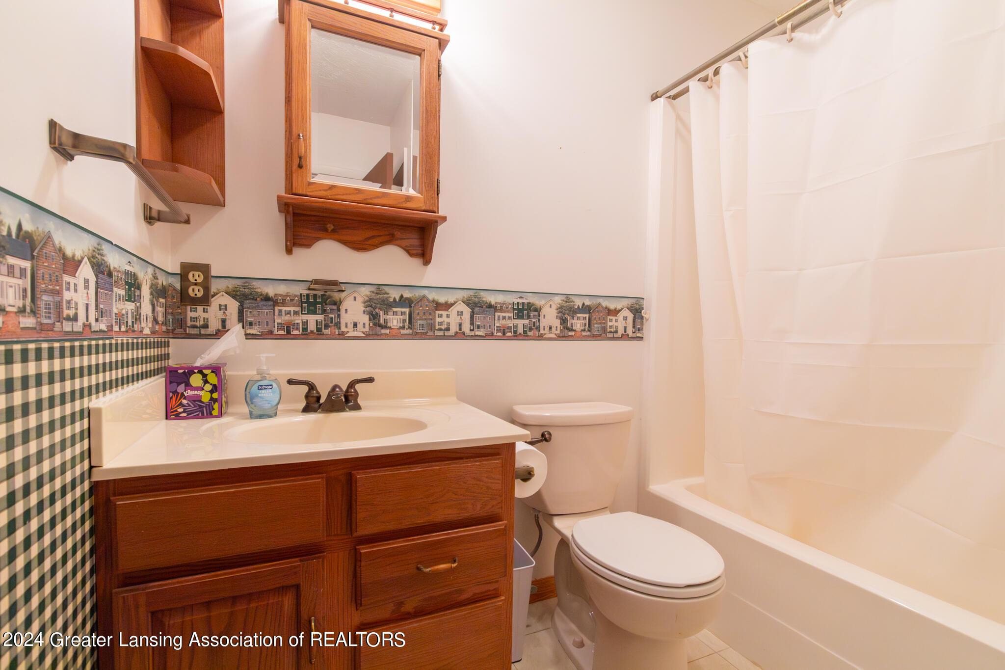 3410 West Holmes Road Lansing, MI 48911 - Photo 20 of 31 3410_w_holmes_interior_paula-11