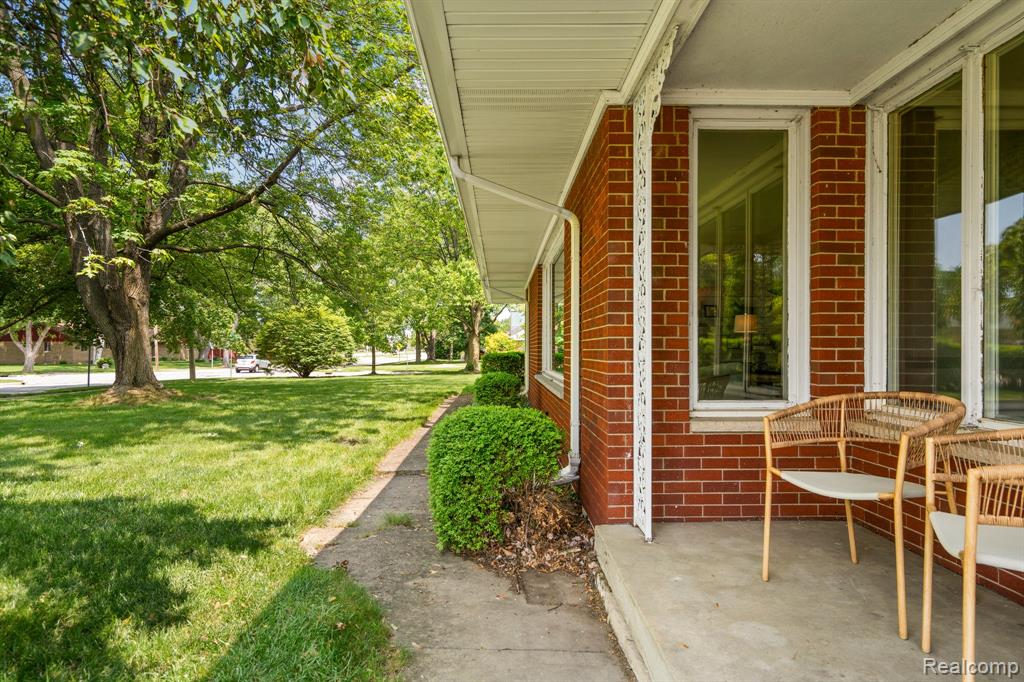 1133 Bower Street Howell, MI 48843 - Photo 4 of 44