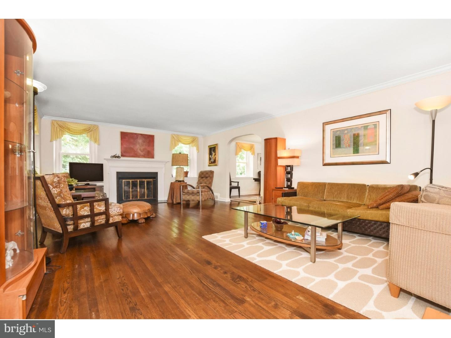 1133 Hillcrest Road Penn Valley, PA 19072 - Photo 4 of 25 Living Room