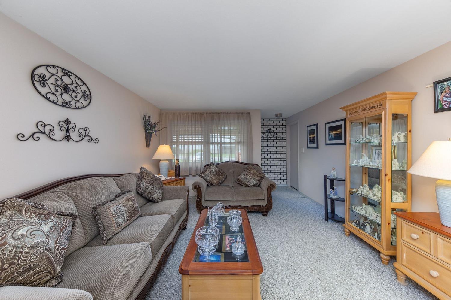 985 East Crescentville Road Springdale, OH 45246 - Photo 6 of 40 Gallery Image 6