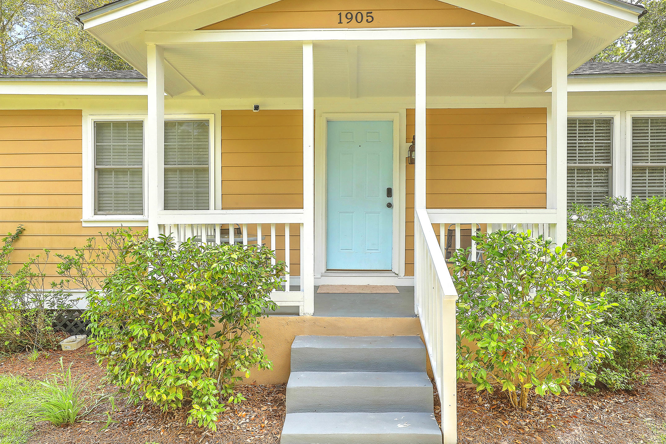 1905 Central Park Road Charleston, SC 29412 - Photo 5 of 25 1R3A6269_70_71