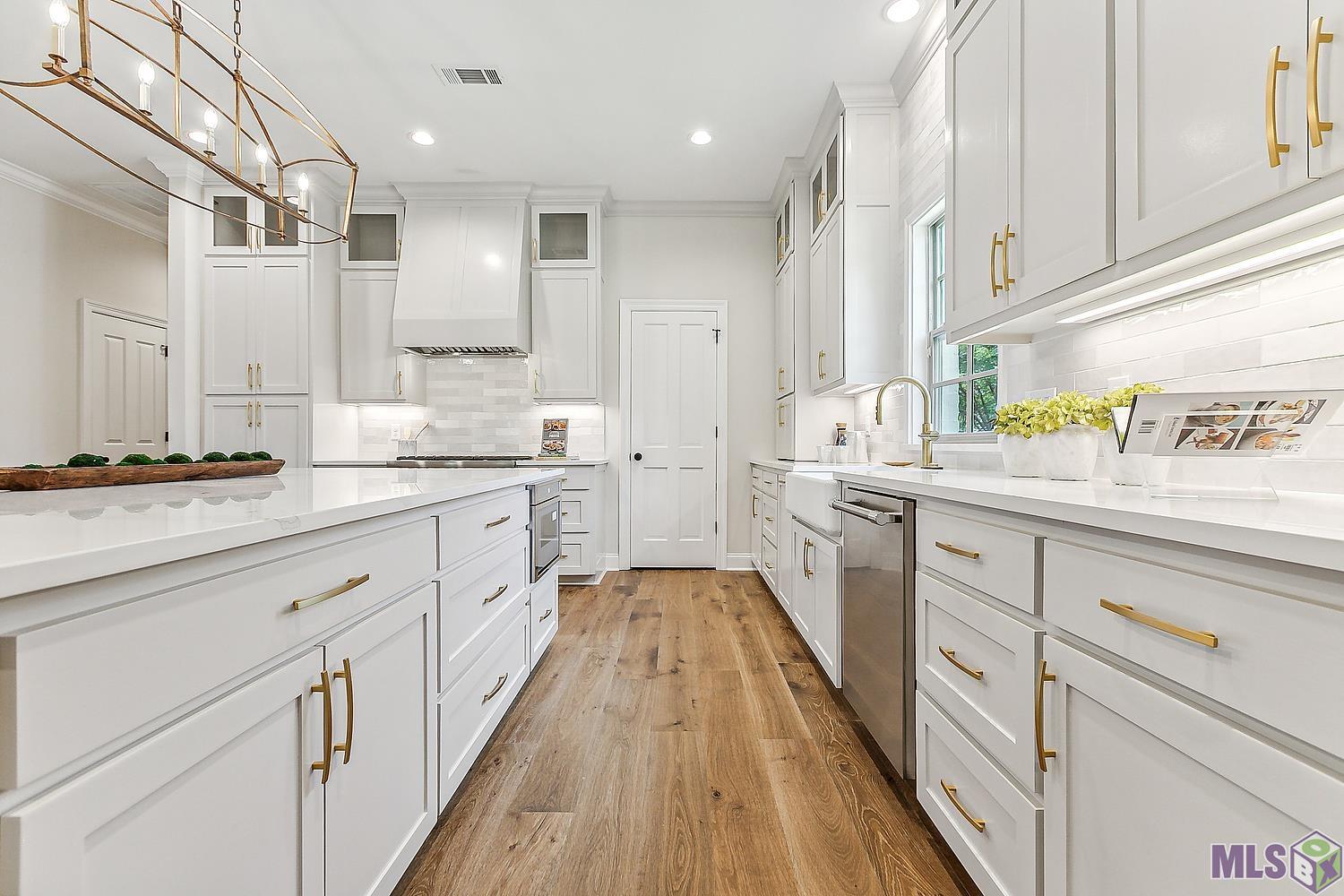 9815 Myrtle Lane Baton Rouge, LA 70810 - Photo 3 of 17