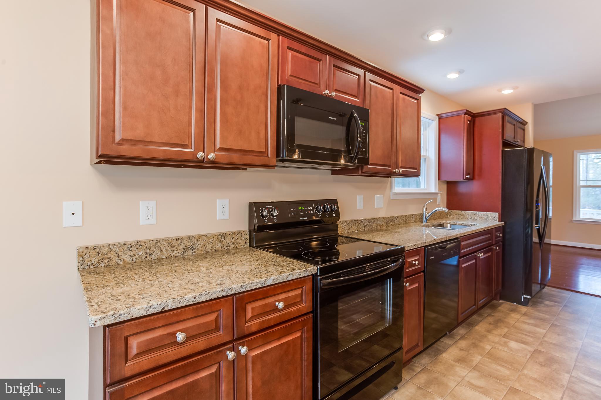 7th Street King George, VA 22485 - Photo 7 of 30 Double Door Frig, Flat Top Stove, D/W, Micro,