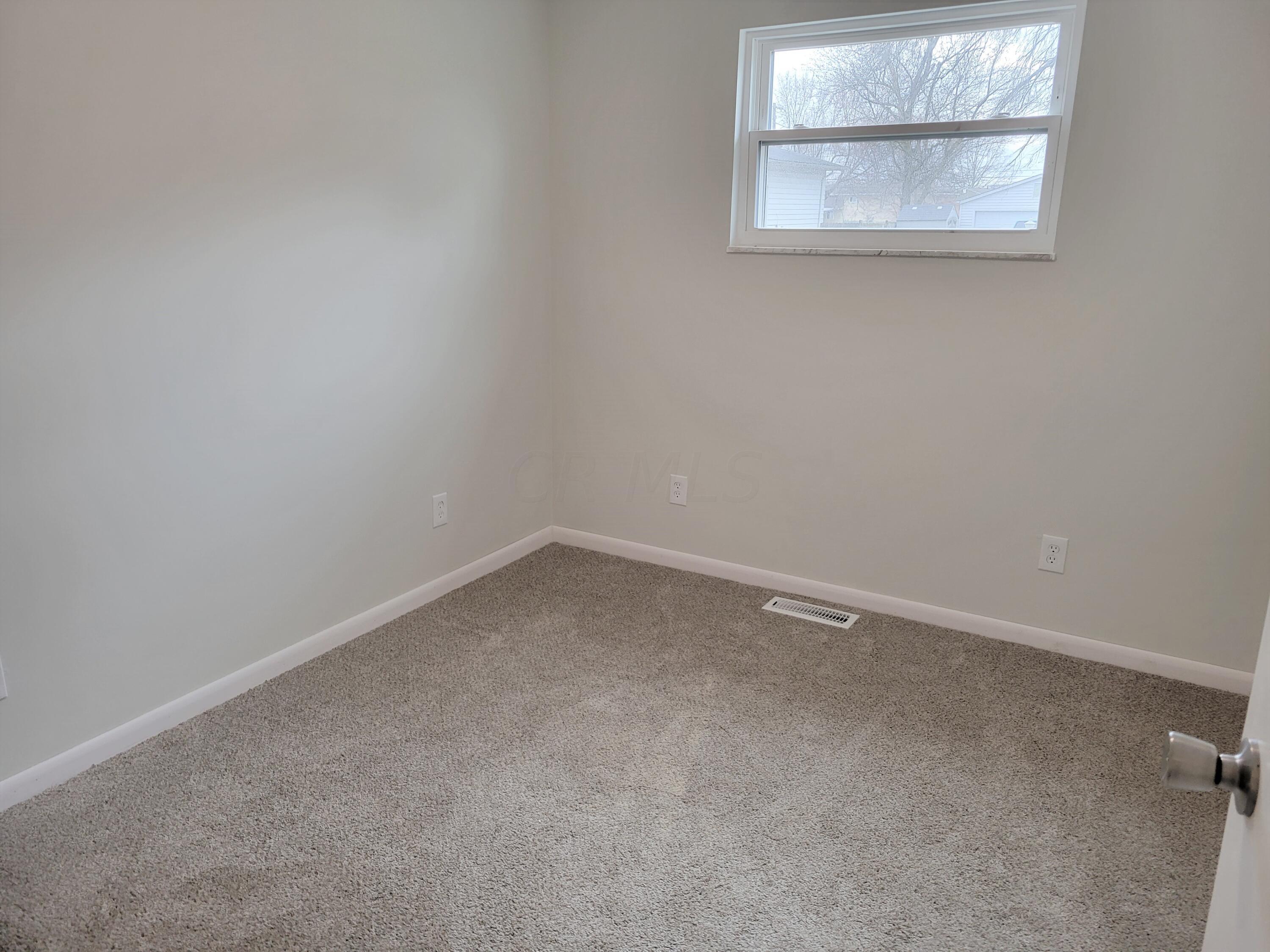 5160 Rutledge Drive North Columbus, OH 43232 - Photo 10 of 18 R1 (10)