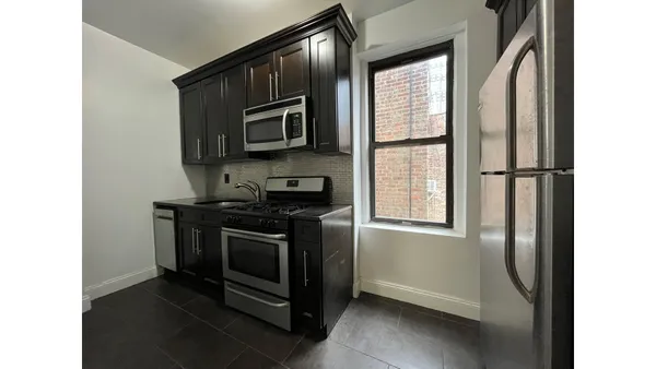 $4,395 | 414 West 44th Street, Unit 6A | Hell's Kitchen