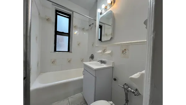 $4,395 | 414 West 44th Street, Unit 6A | Hell's Kitchen