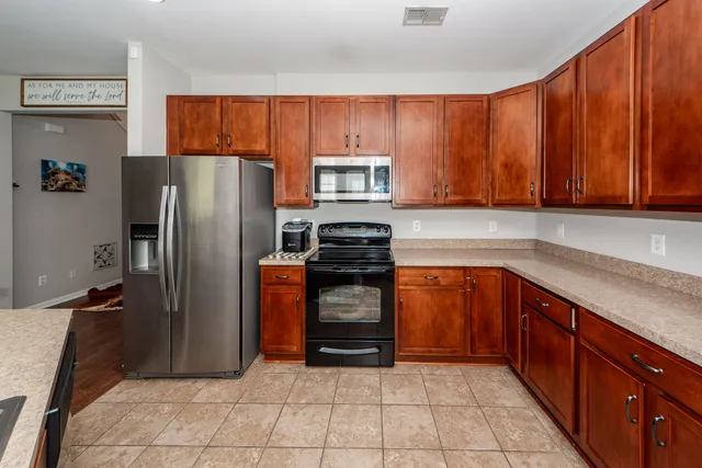 $380,000 | 181 Carolina Wren Avenue, Moncks Corner, SC 29461