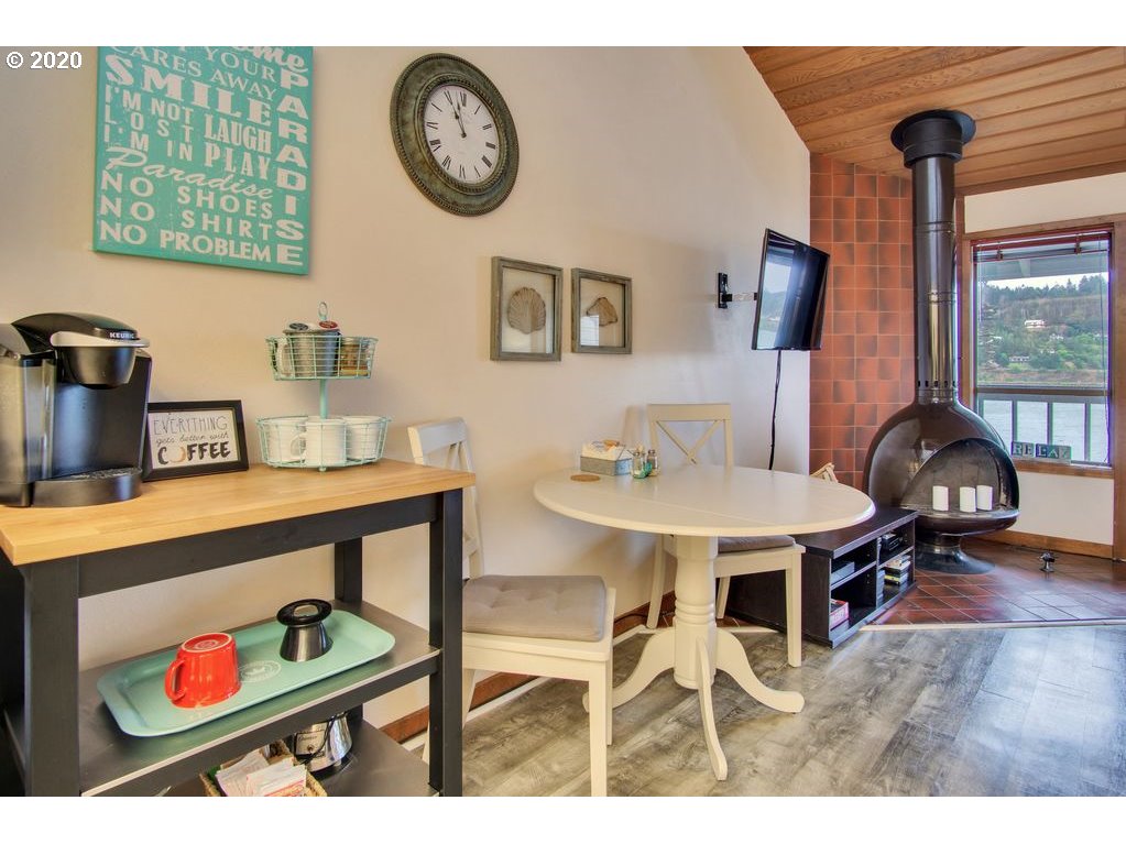 94304 Wedderburn Loop, Unit 448 Gold Beach, OR 97444 - Photo 11 of 27