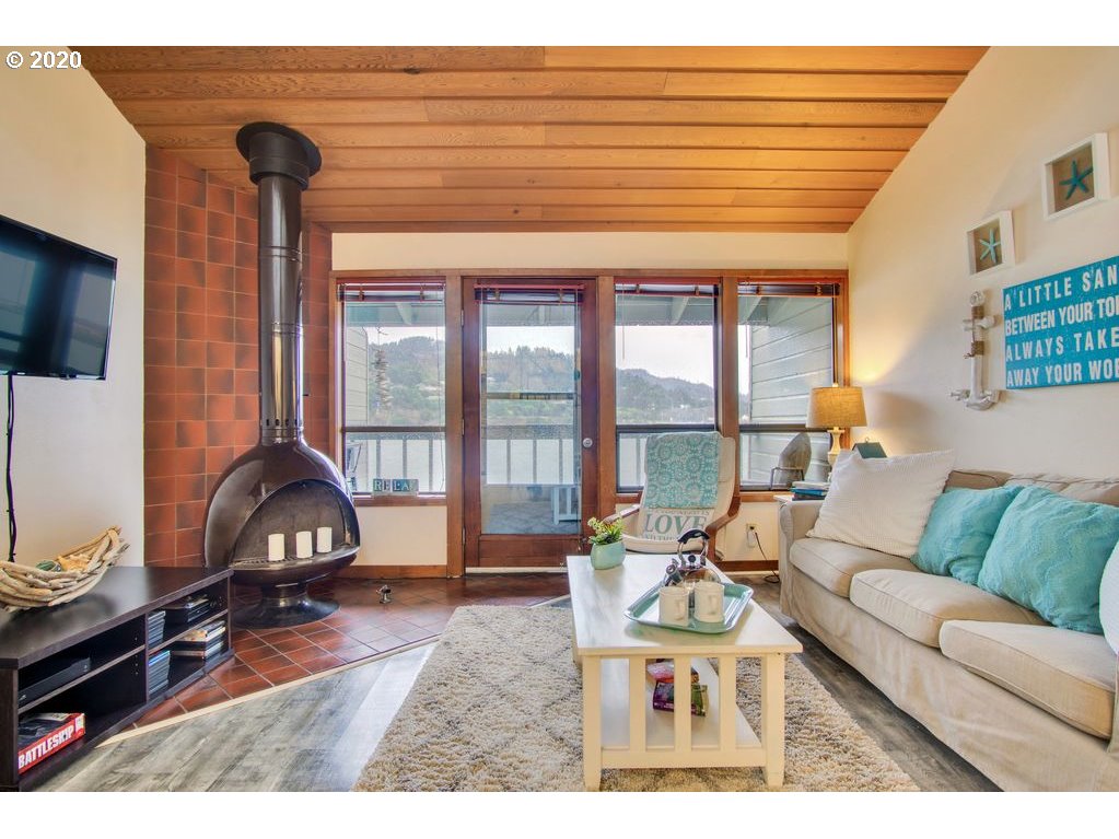 94304 Wedderburn Loop, Unit 448 Gold Beach, OR 97444 - Photo 3 of 27