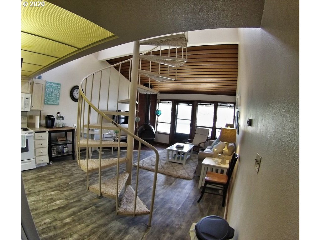 94304 Wedderburn Loop, Unit 448 Gold Beach, OR 97444 - Photo 4 of 27